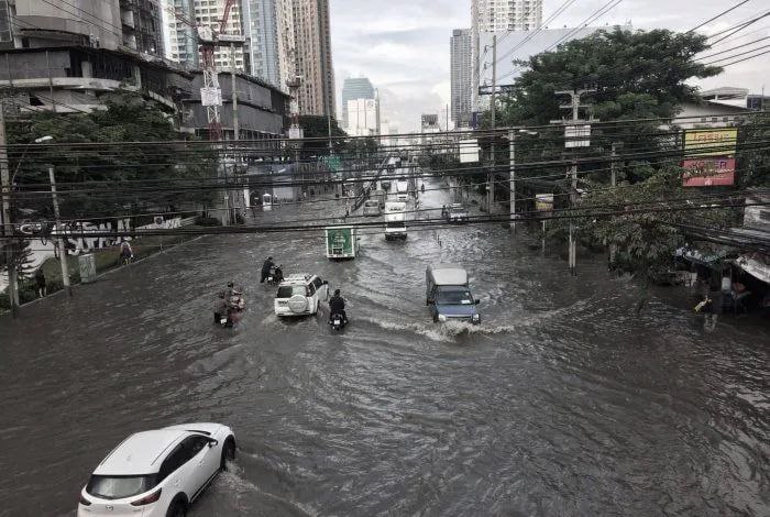 泰国曼谷海水倒灌好多次了，还没沉..